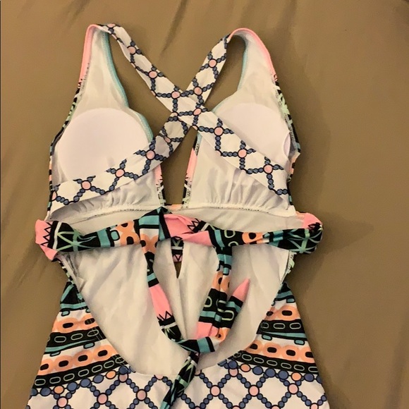 Bikinis - Picture 4 of 5